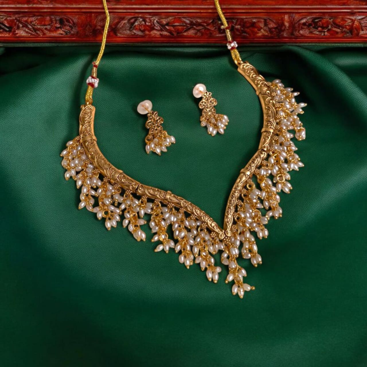 Hasli Choker With Rice Pearl