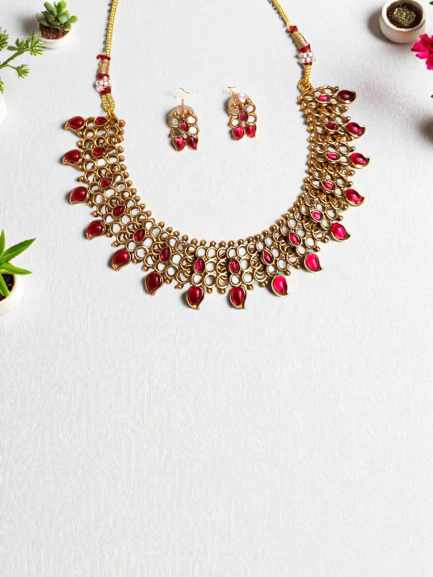 Amara Kemp Necklace With Earrings