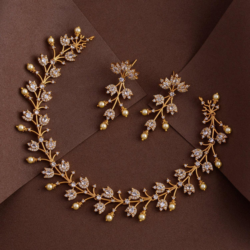 Gulmor Elegance – Ad stone & Pearl Ad Necklace With Earrings