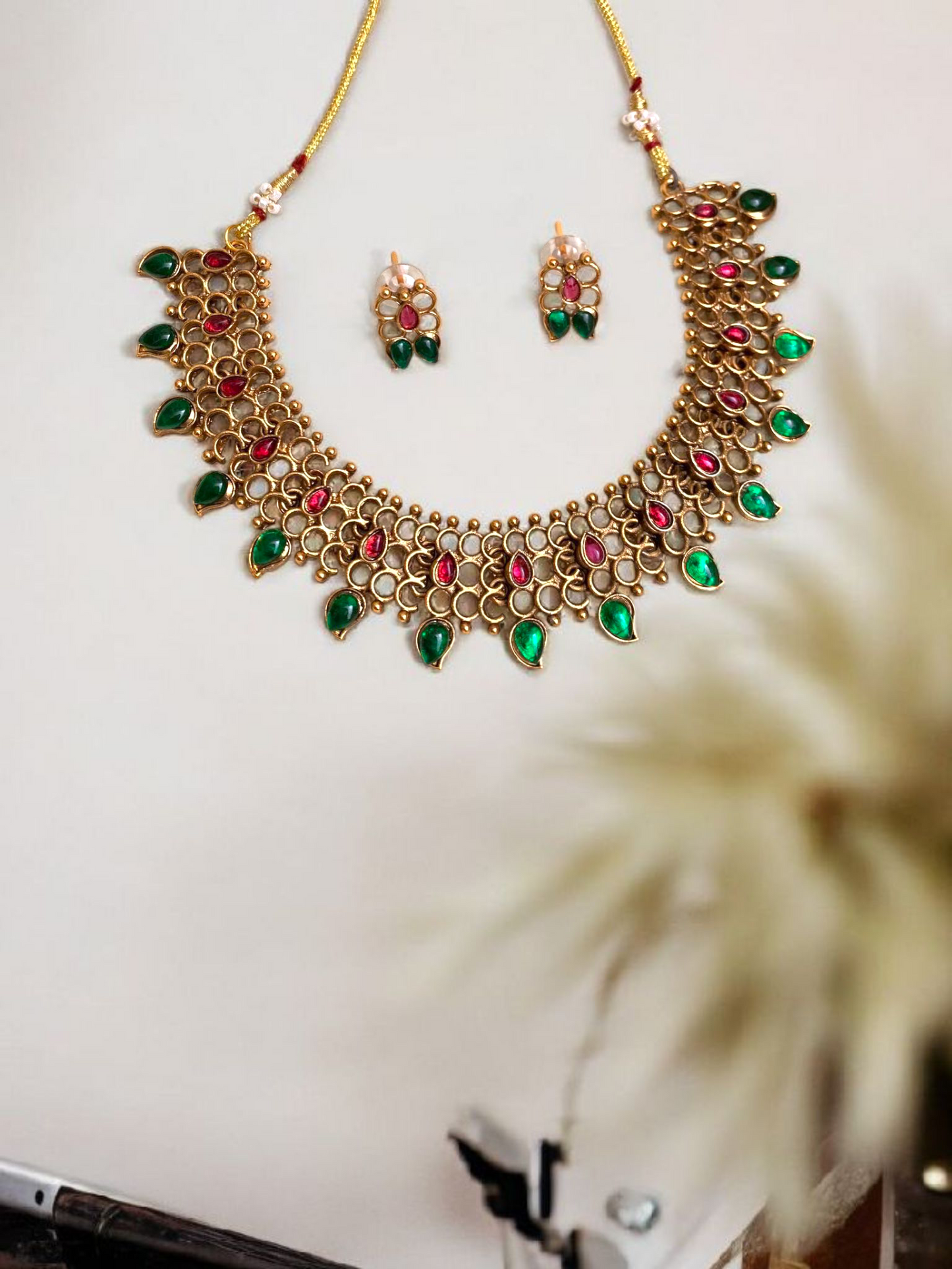 Amara Kemp Necklace With Earrings