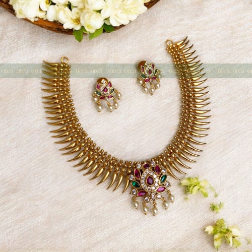 Pulinagam Necklace With Matching Earring