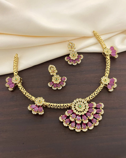 Roselle Bloom Hasli Choker