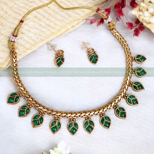 Leafy Enamel Kemp Short Necklace With Earring