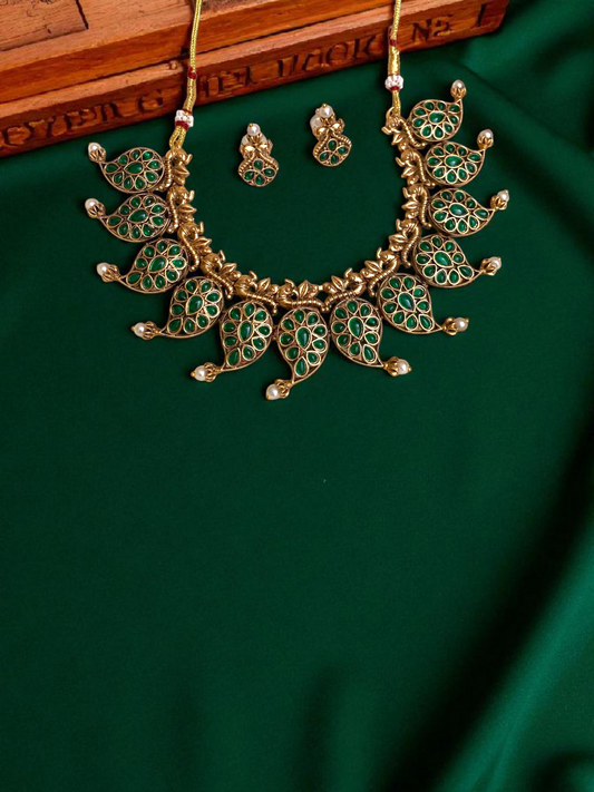 Green Kemp Mango  Necklace With Earrings