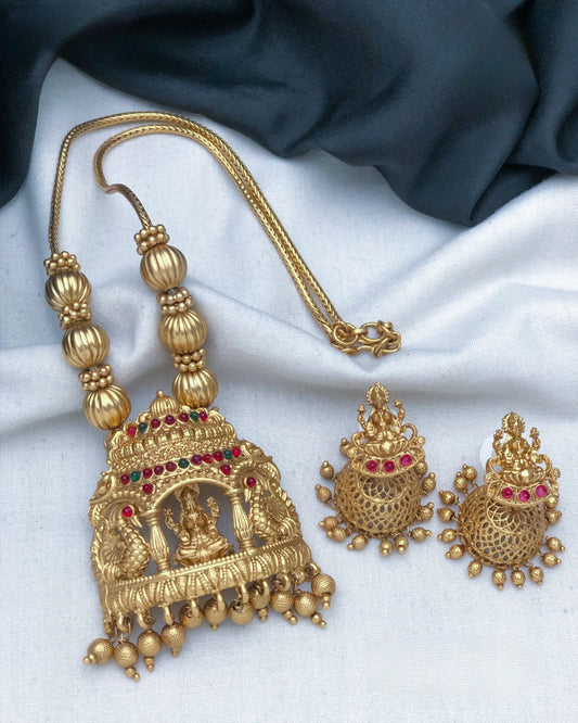 Temple necklace with jumka