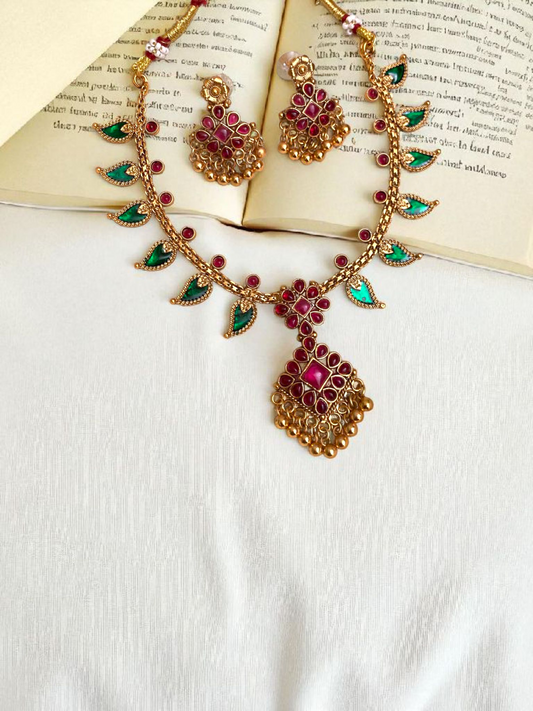 Green Nagapadam With Red Kemp Pendant With Earrings