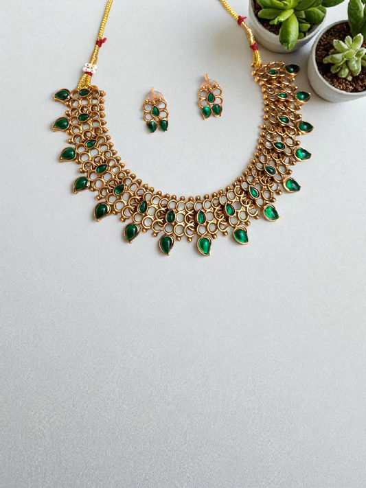Amara Kemp Necklace With Earrings